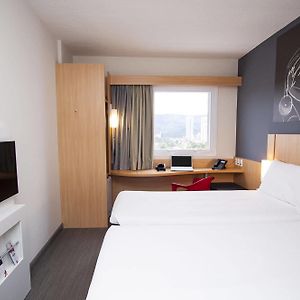 Standard Apartment Twin Beds